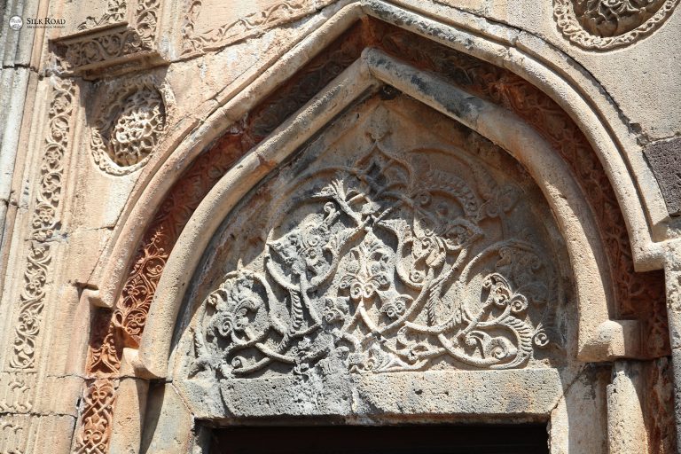 Particolare del portale di accesso al monastero